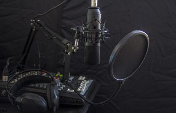 microphone-616788_1920